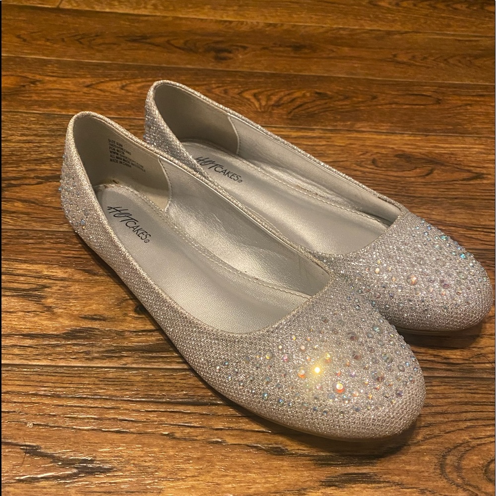 Girls silver slip on dress shoes / Size - 6.5